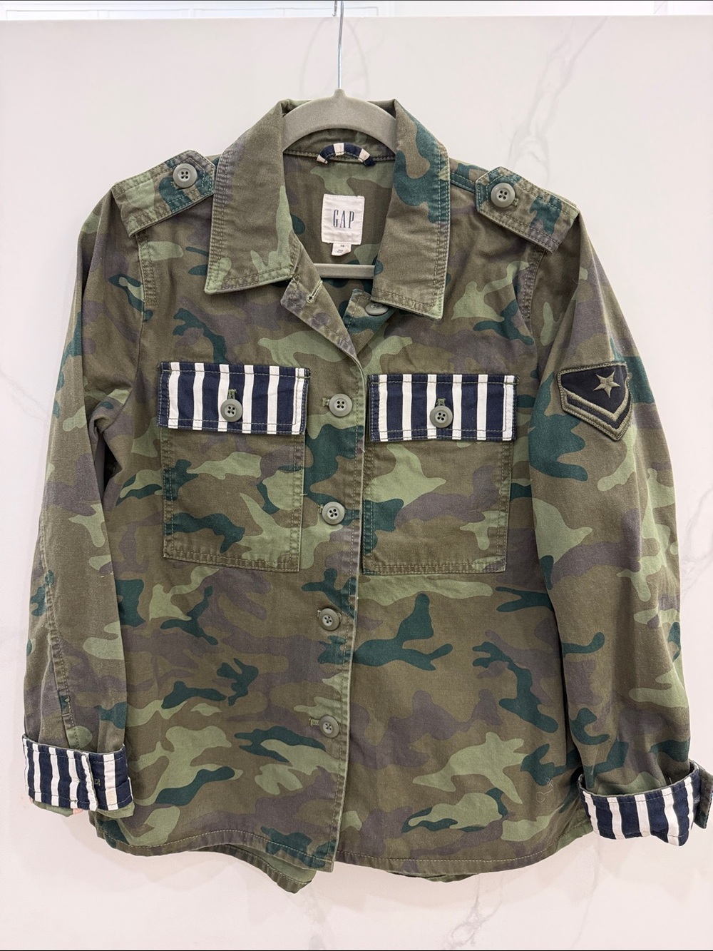 GAP Women’s Camo Utility Jacket in Olive Green w/Navy & White Accents - Sz XS